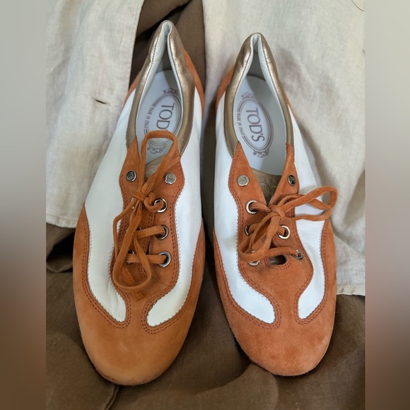 Tod's Shoes - Like new. Adorable Tod's Driving Shoe in White Leather and Orange Suede EU38